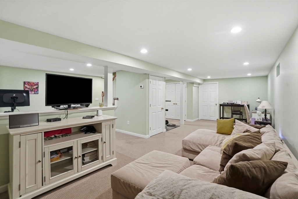 61 Stoney Weir Rd