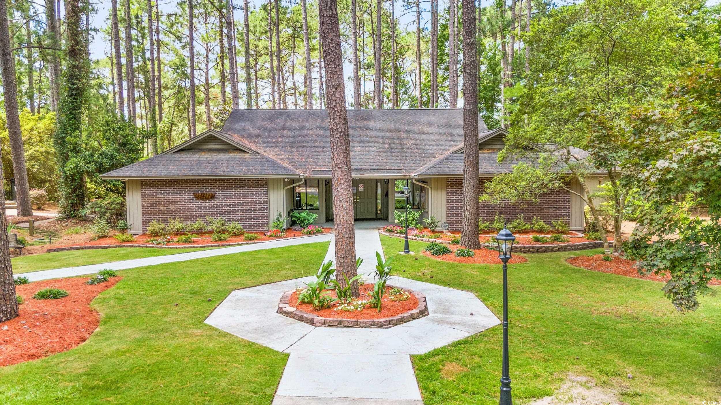 110 Boxwood Ln.