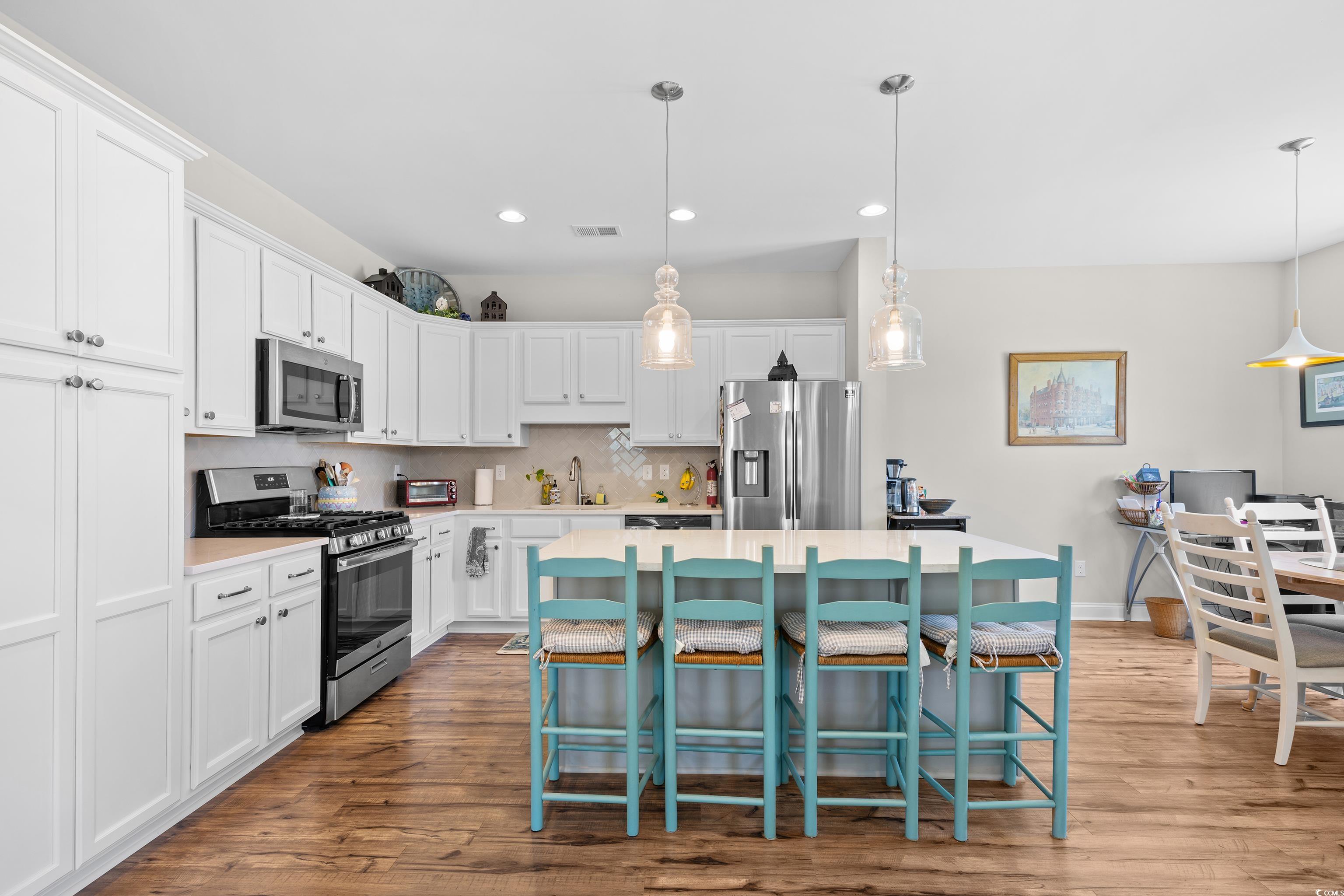 1048 Longwood Bluffs Circle