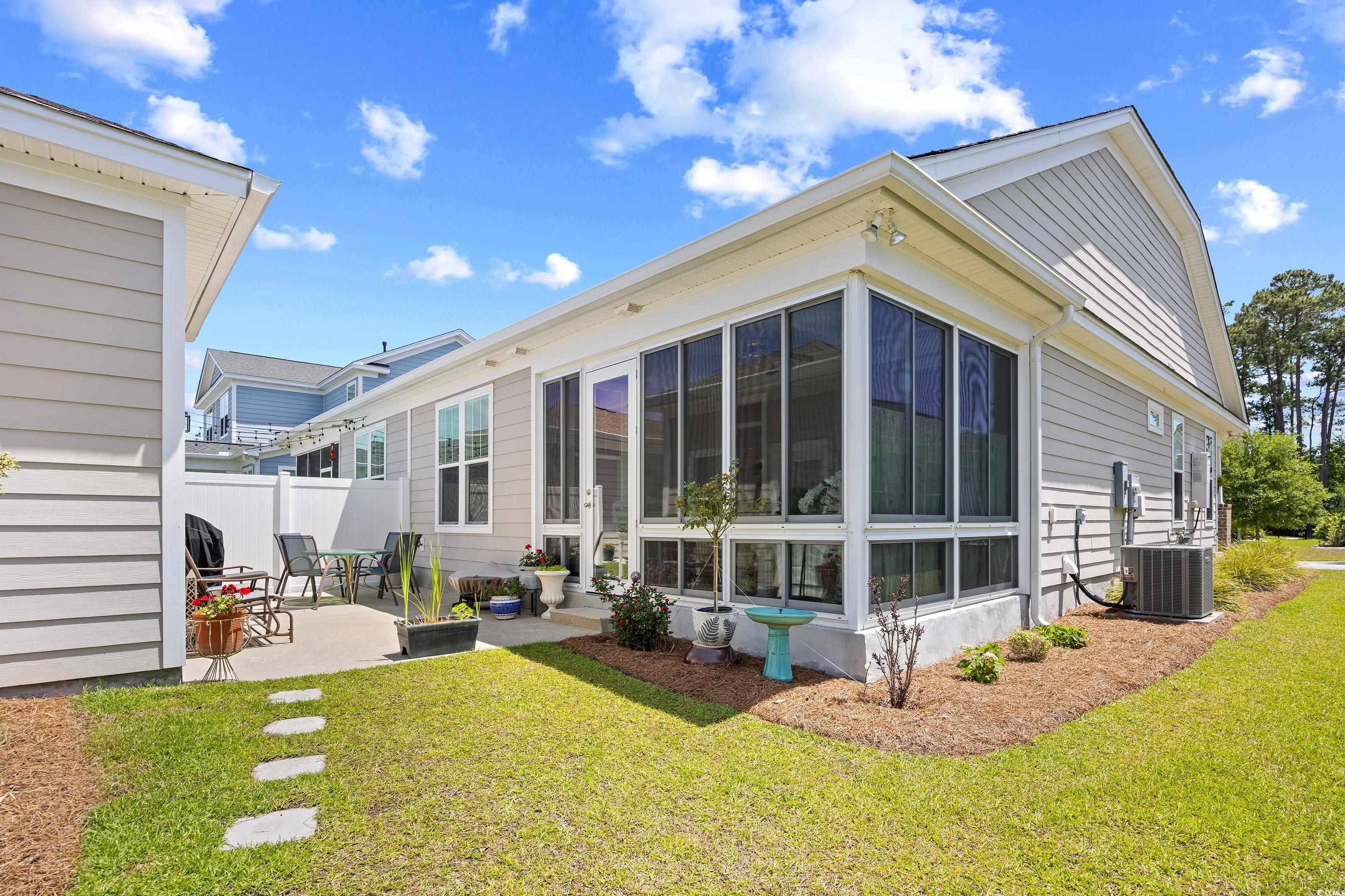 1048 Longwood Bluffs Circle