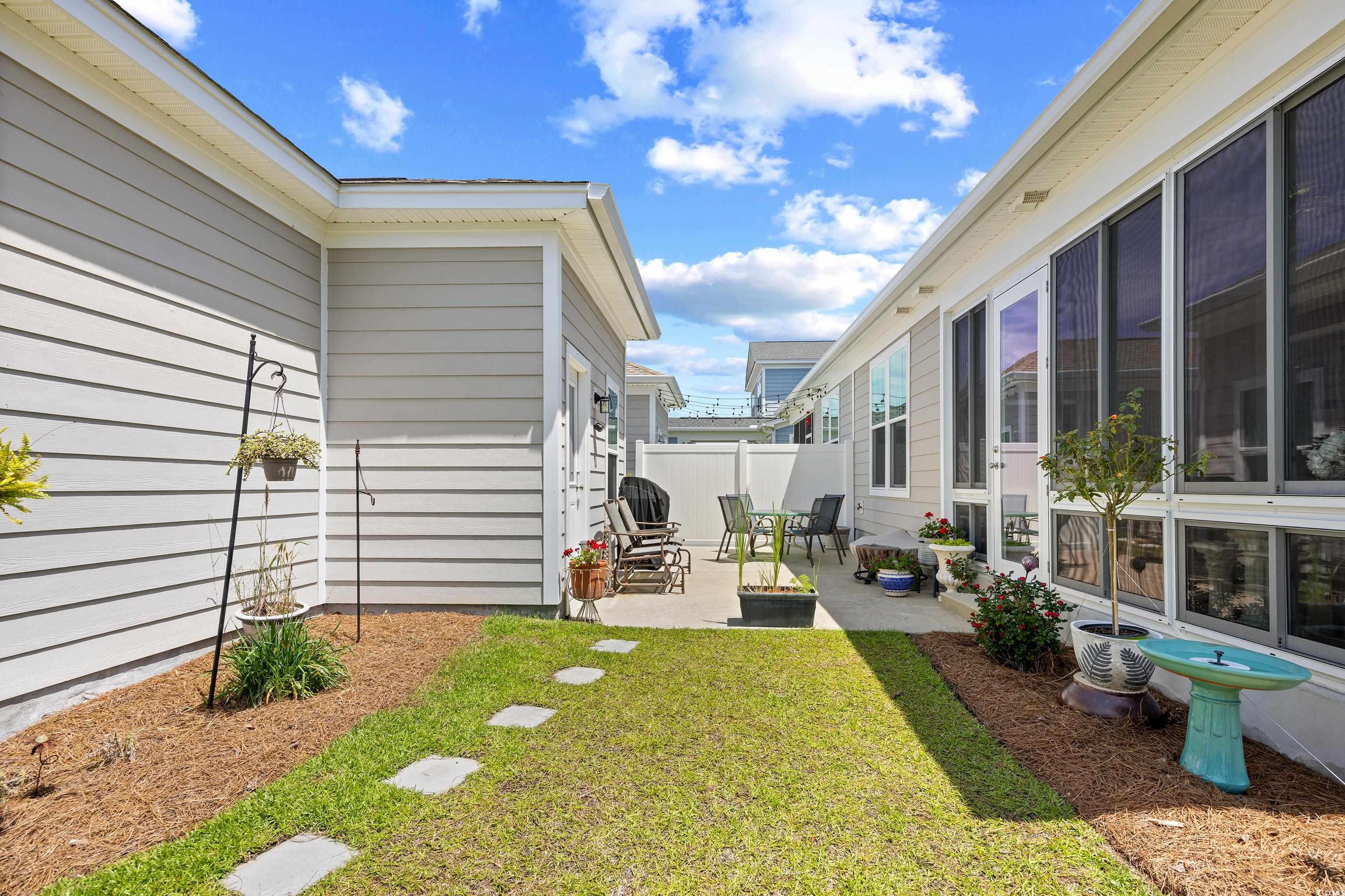 1048 Longwood Bluffs Circle