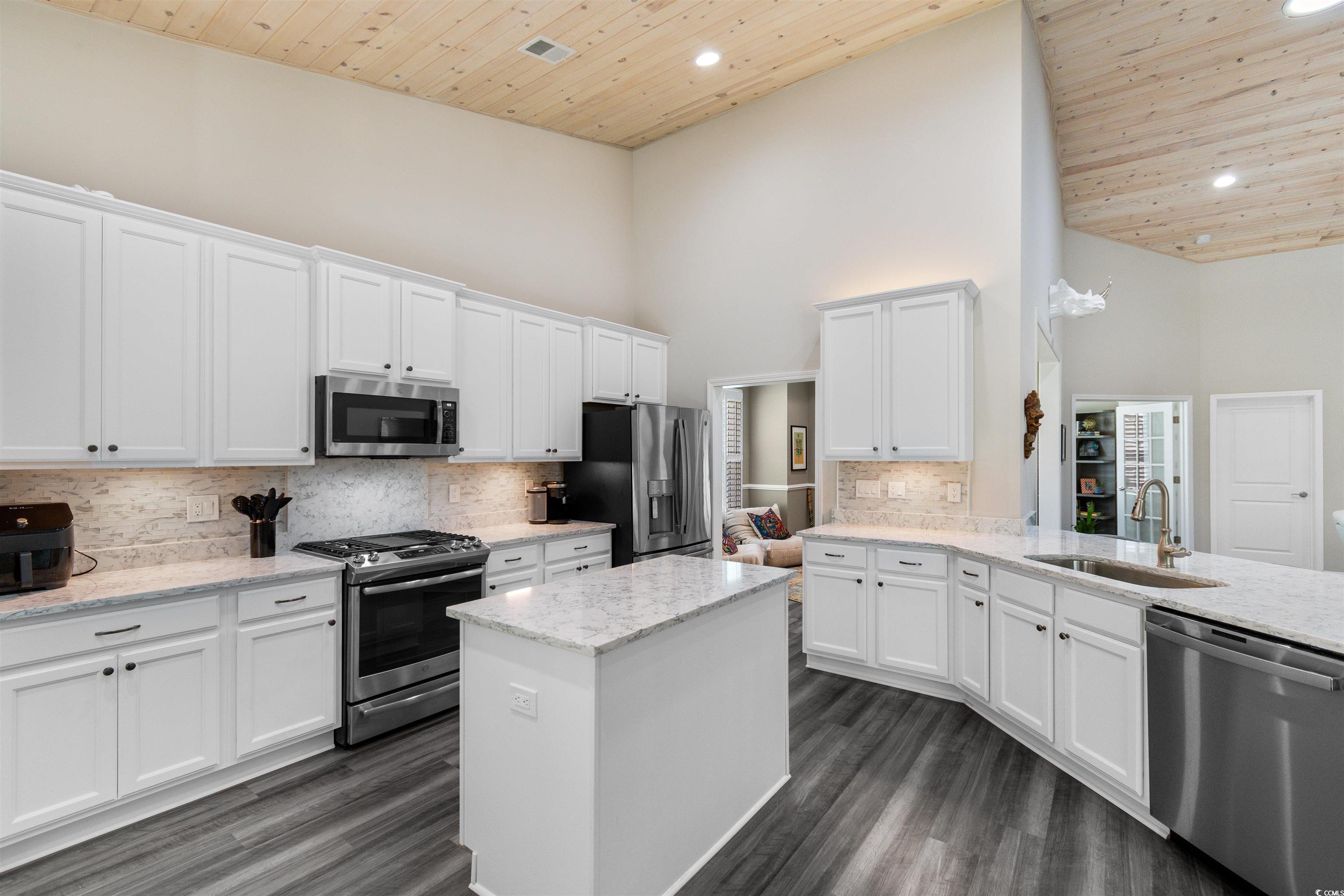 3647 Diamond Stars Way