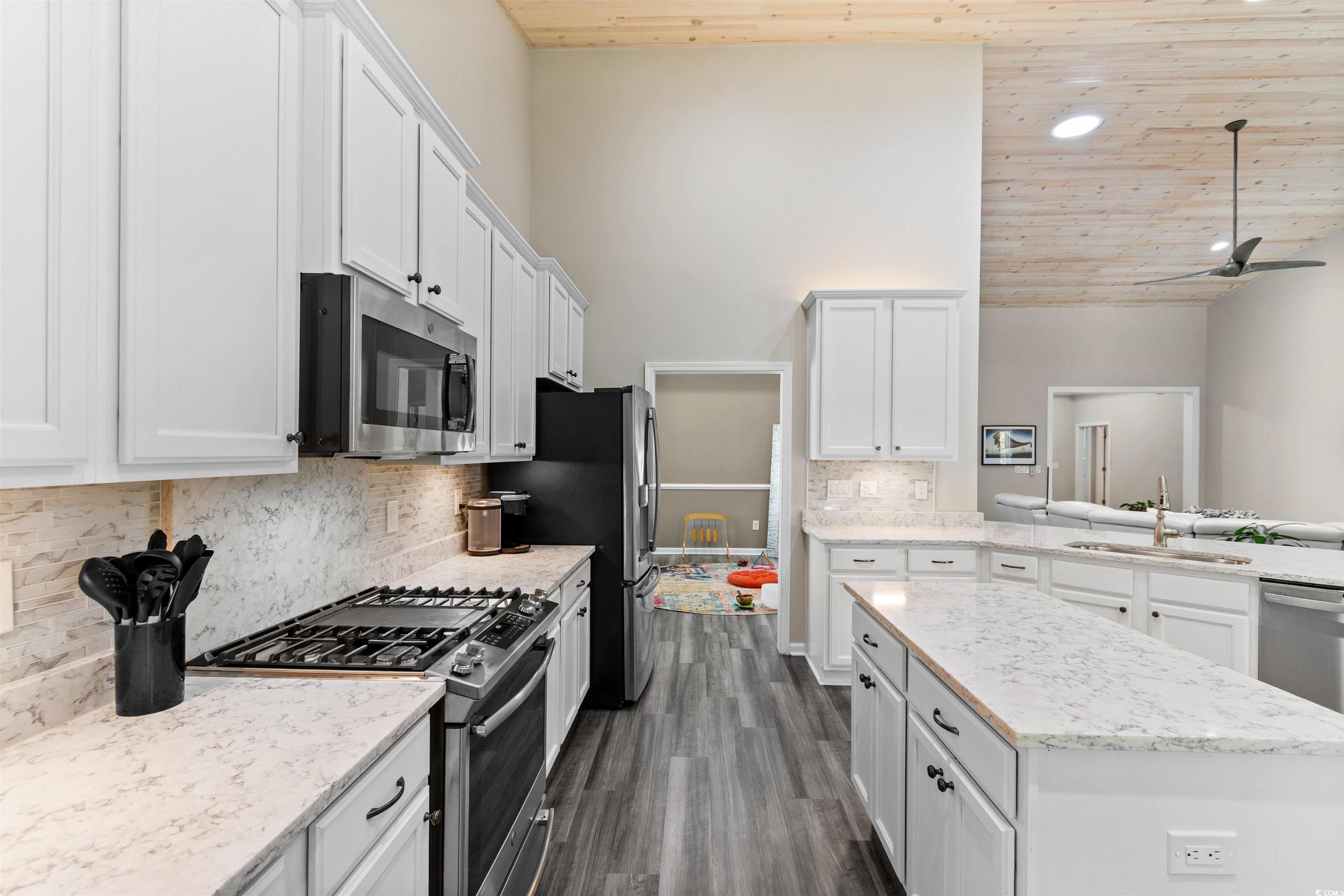 3647 Diamond Stars Way