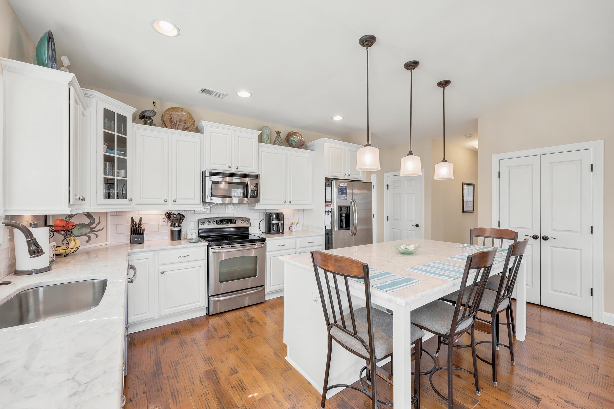 1601 East Island Dr.