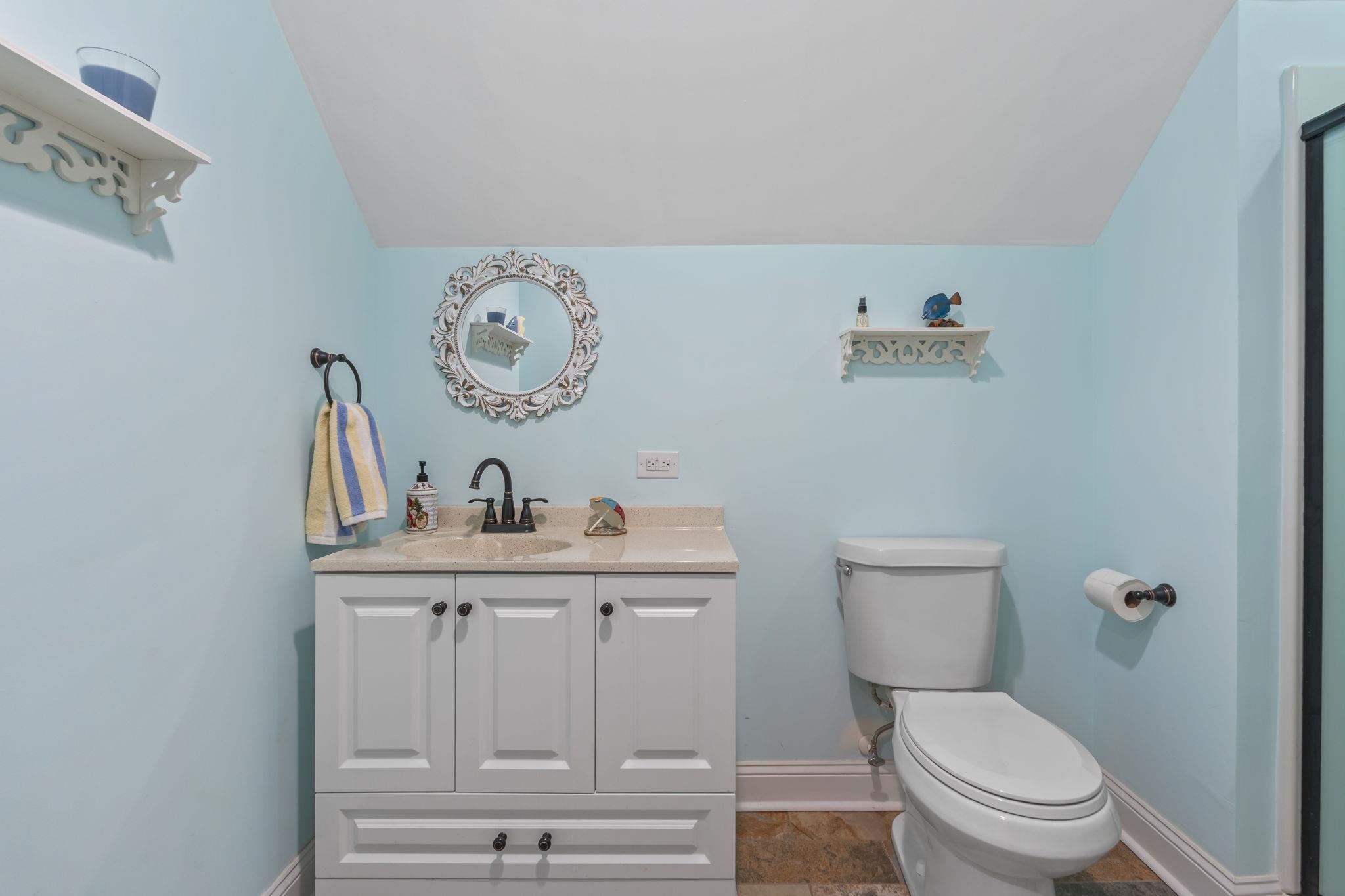 1703 East Island Dr.
