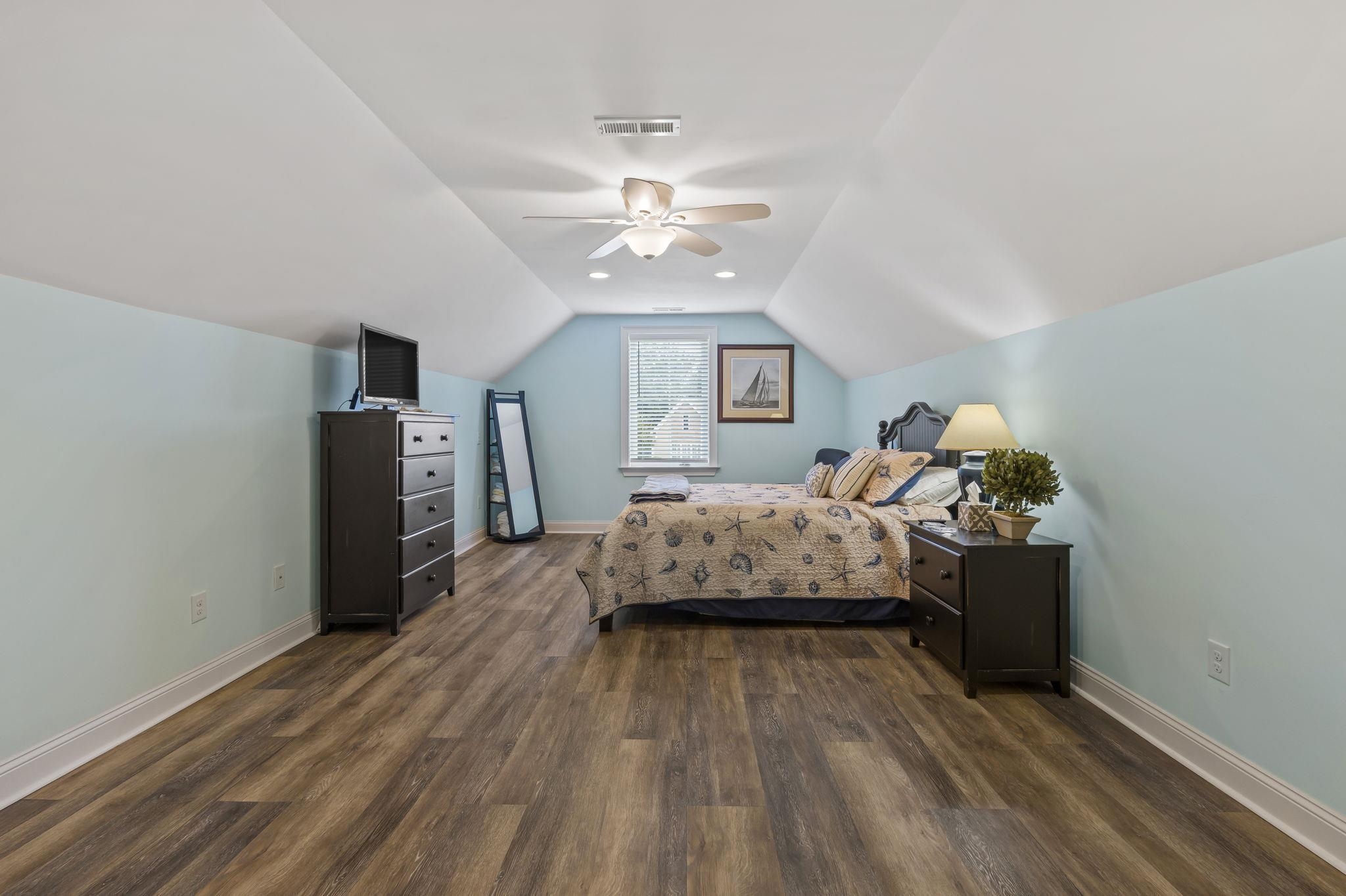 1703 East Island Dr.