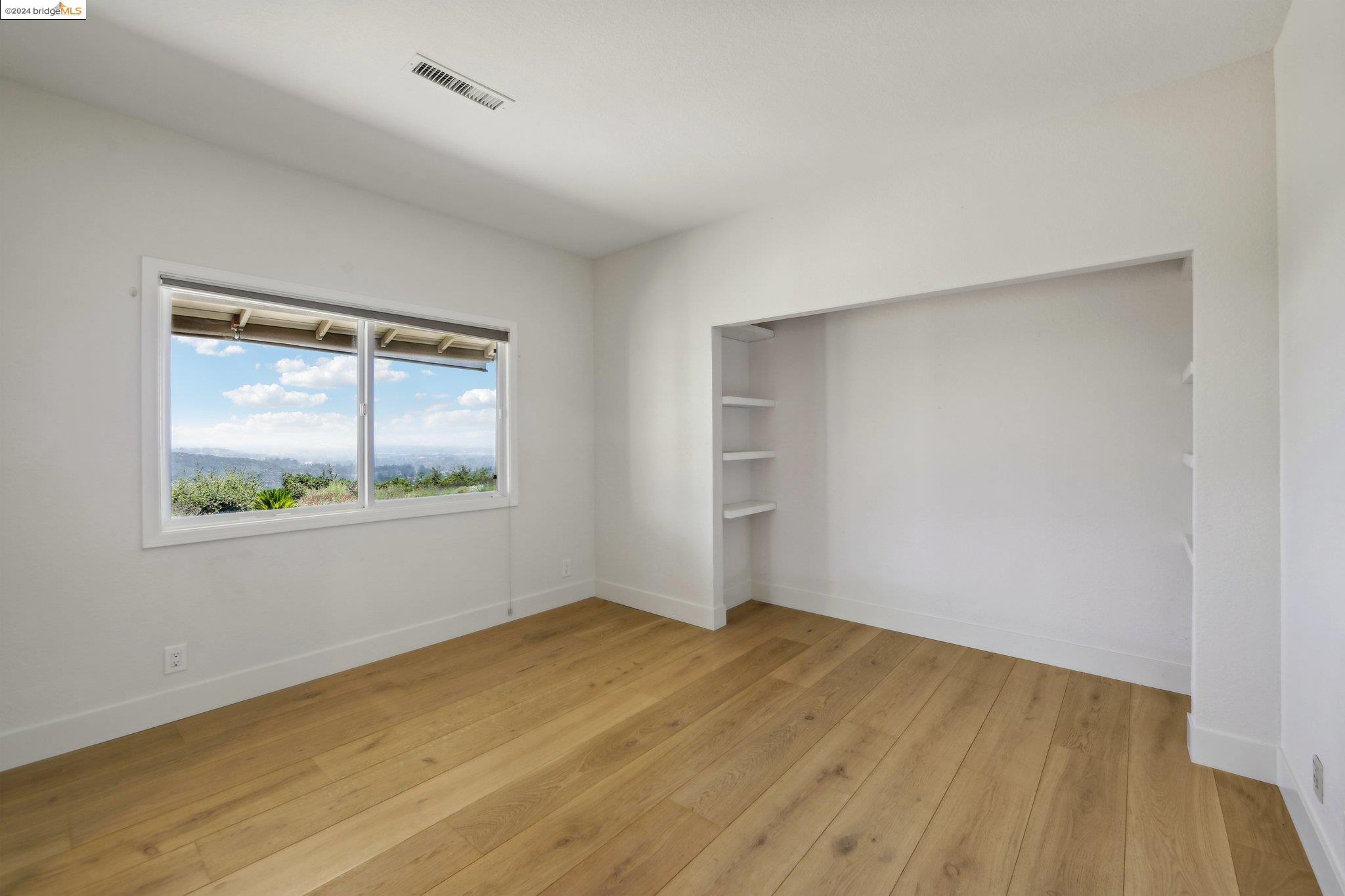 5028 Crystal Ridge Ct