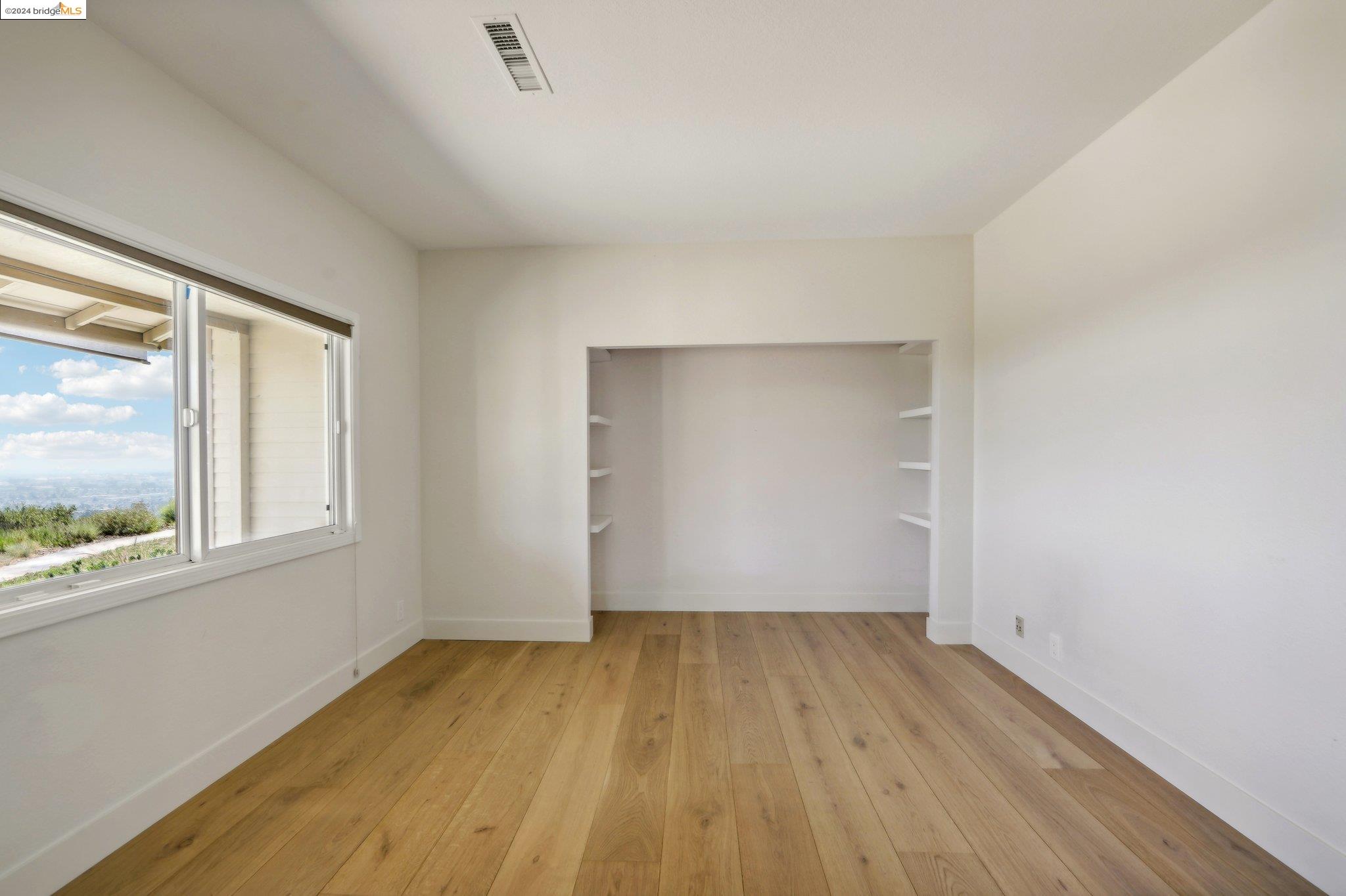 5028 Crystal Ridge Ct