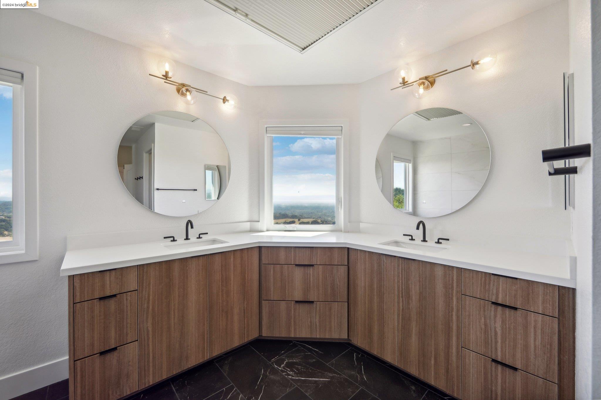 5028 Crystal Ridge Ct