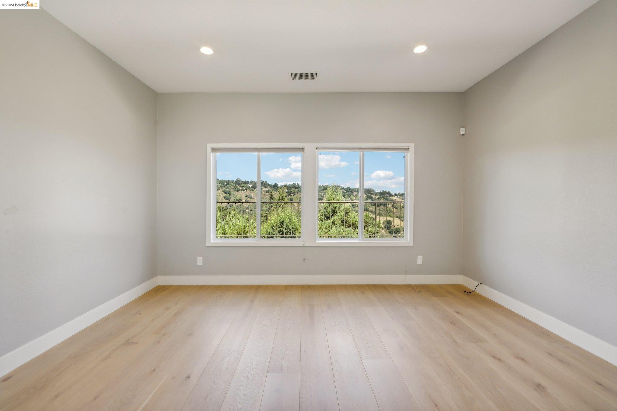 5028 Crystal Ridge Ct