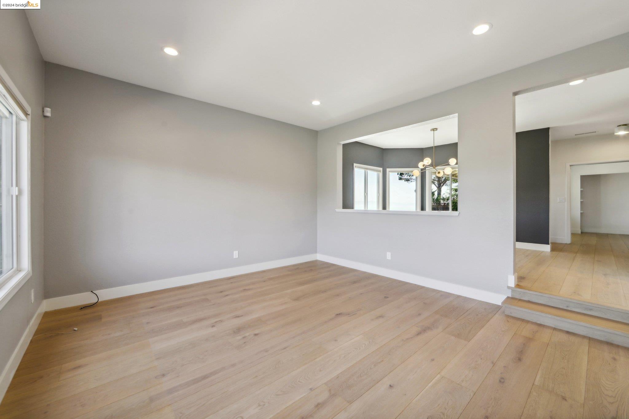 5028 Crystal Ridge Ct