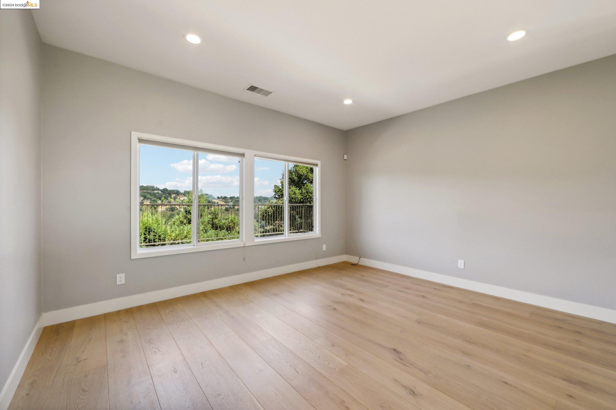 5028 Crystal Ridge Ct