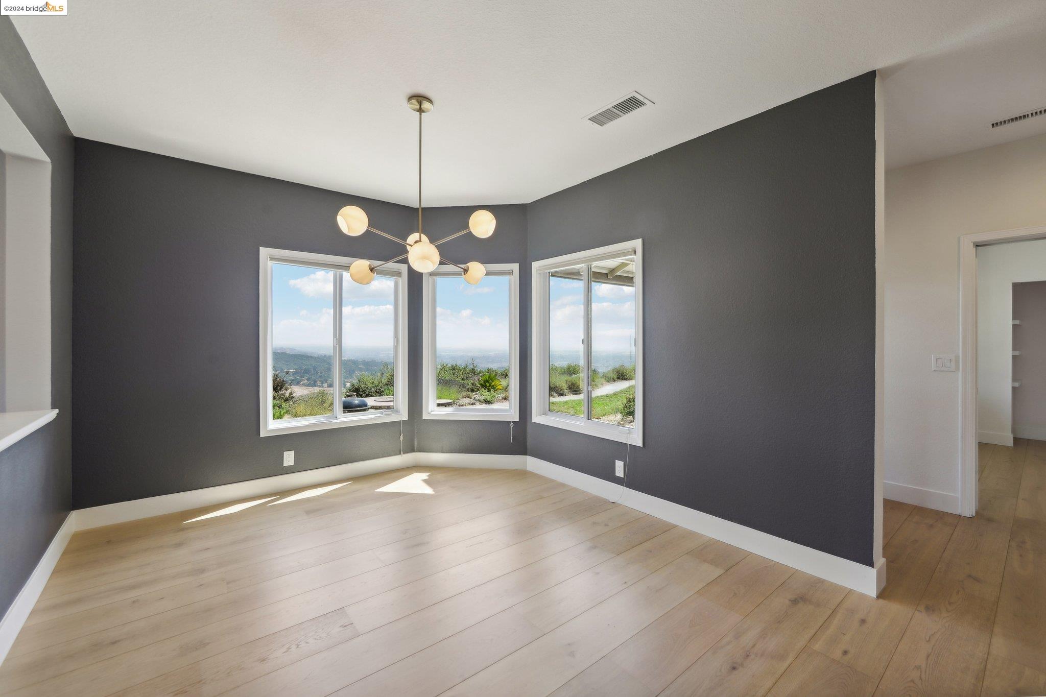 5028 Crystal Ridge Ct