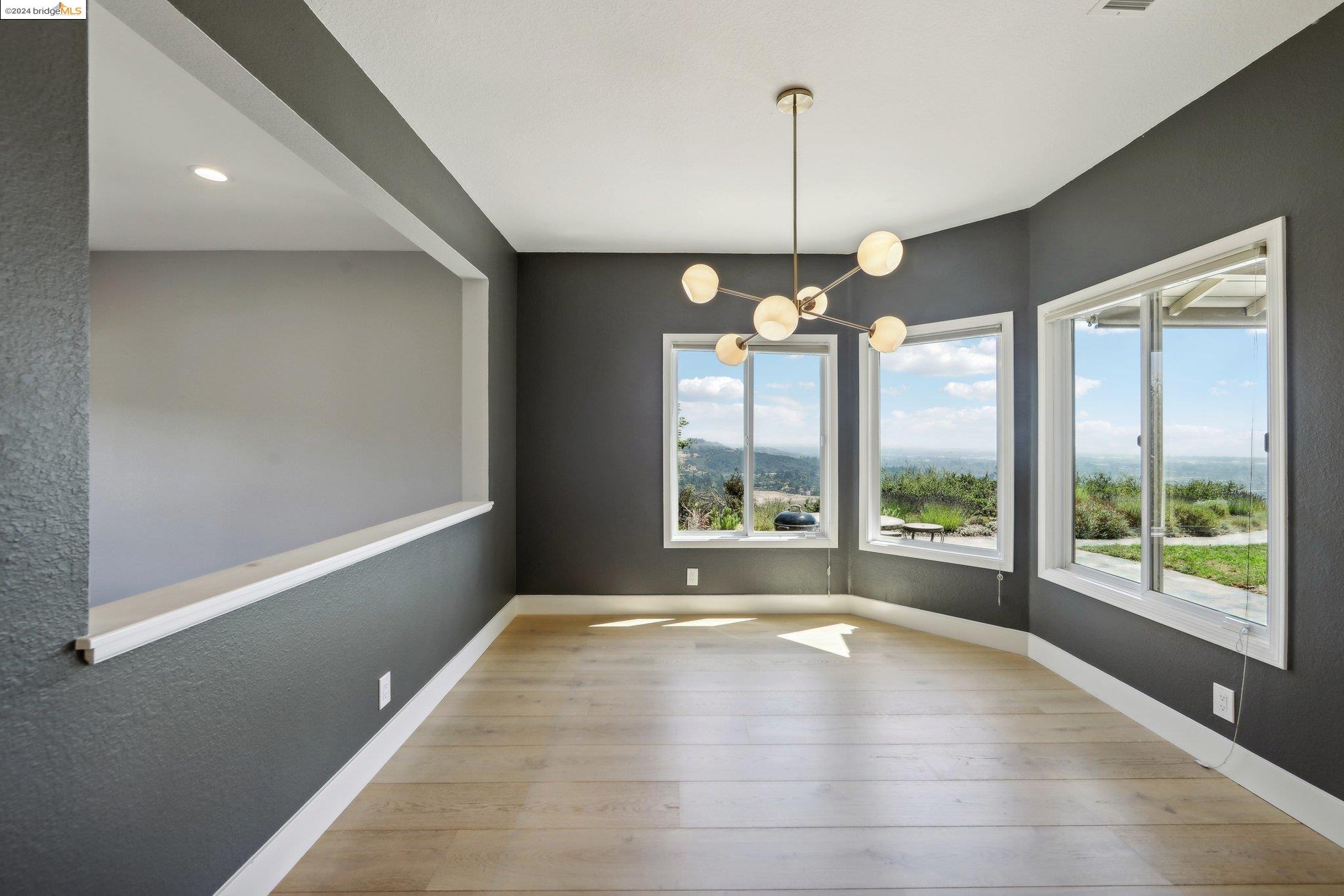 5028 Crystal Ridge Ct