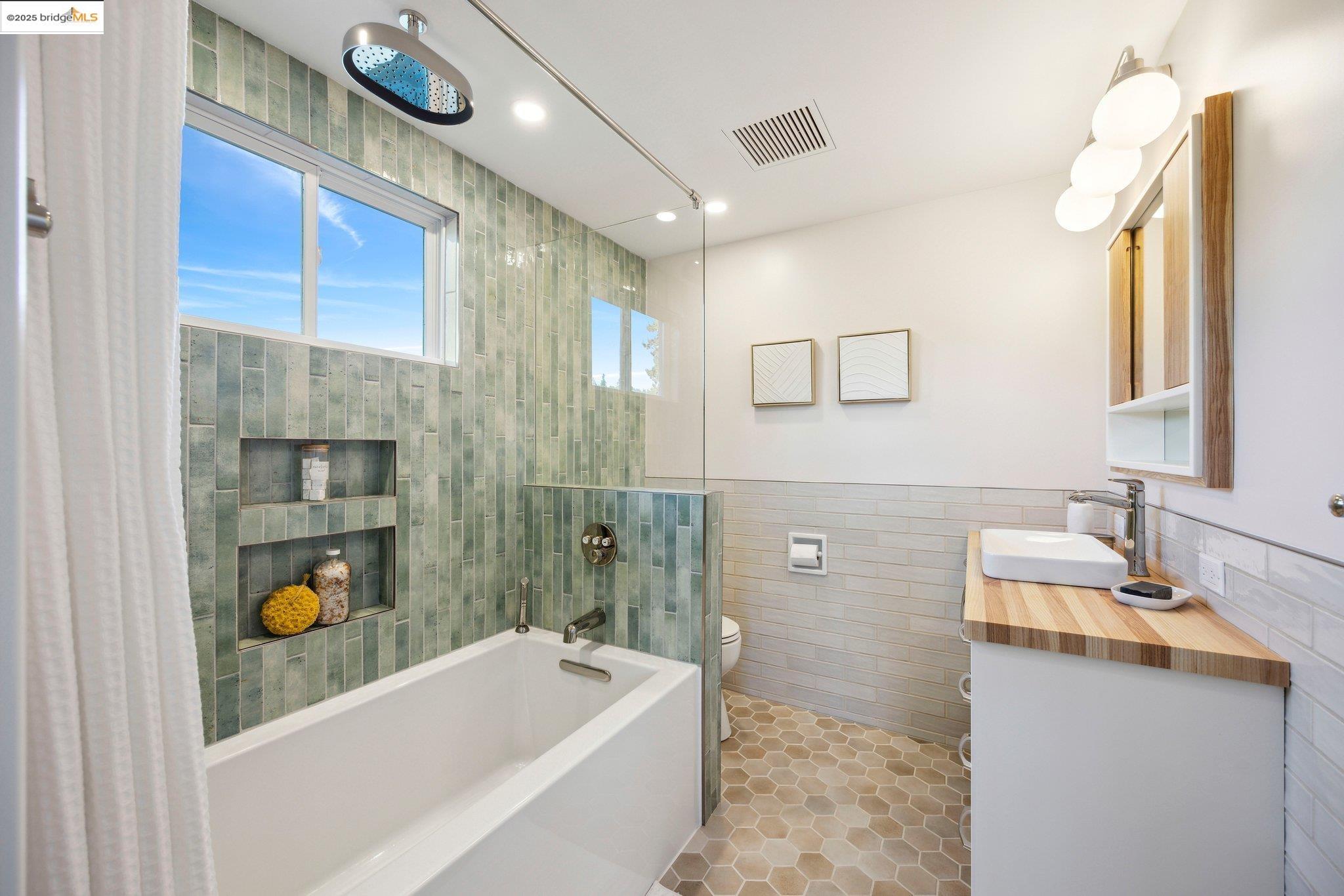 1124 Hollywood Ave # 2