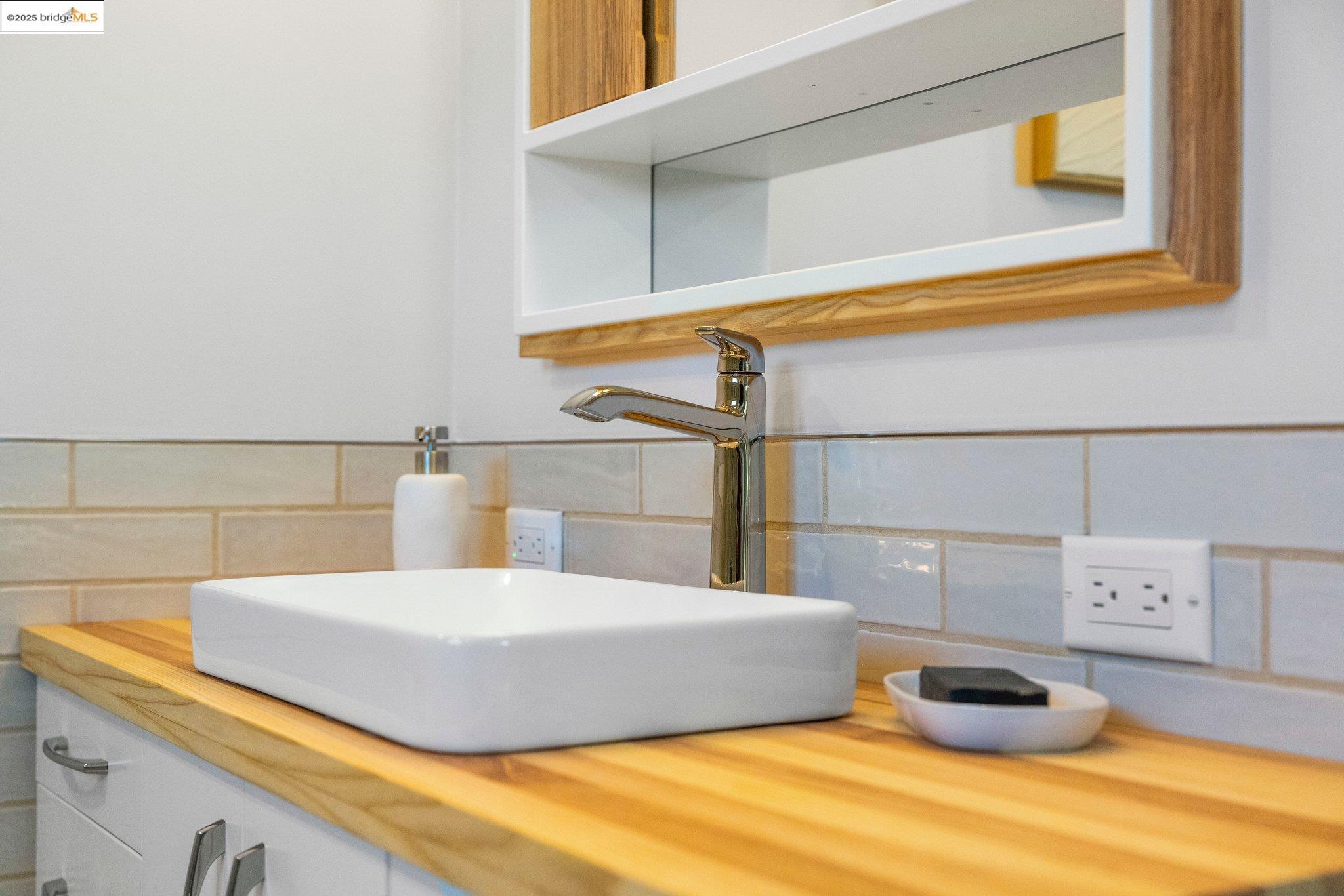 1124 Hollywood Ave # 2