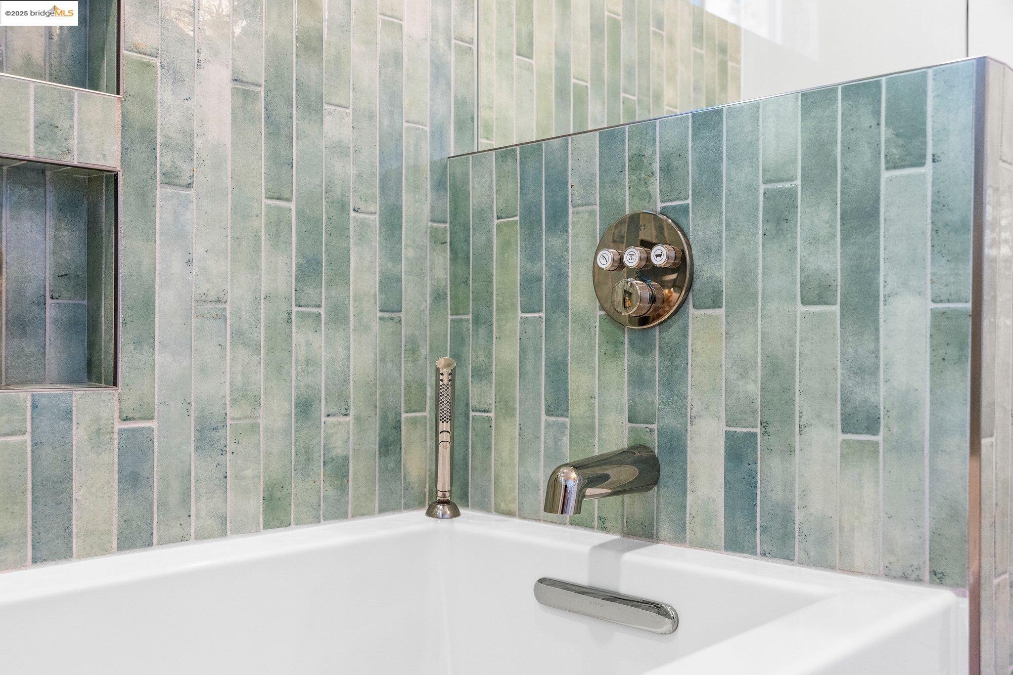 1124 Hollywood Ave # 2