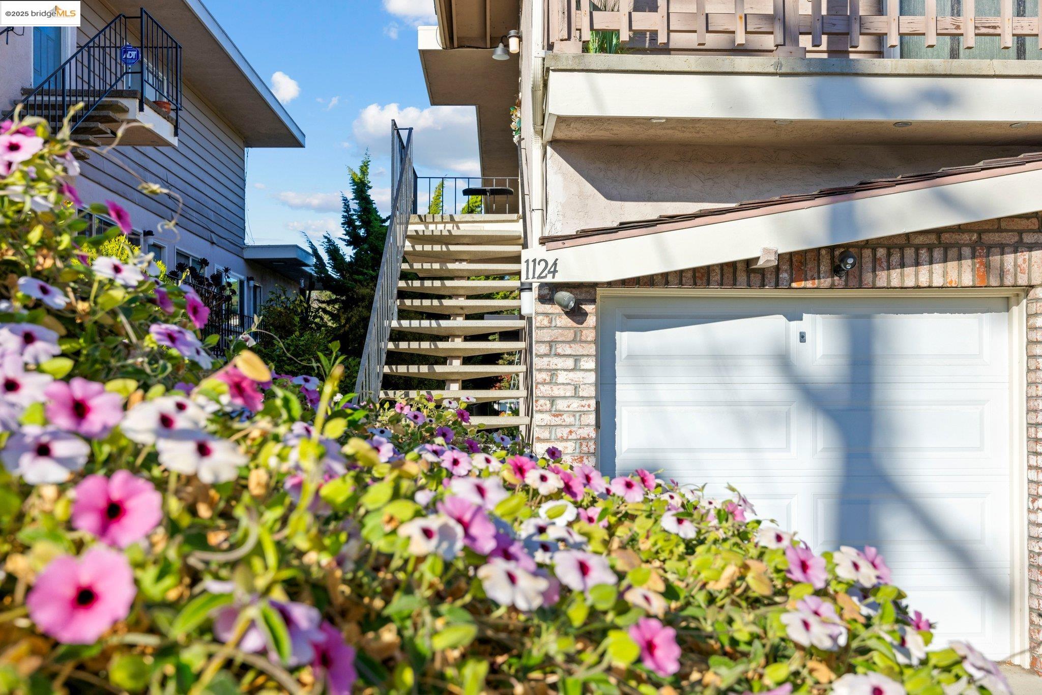 1124 Hollywood Ave # 2