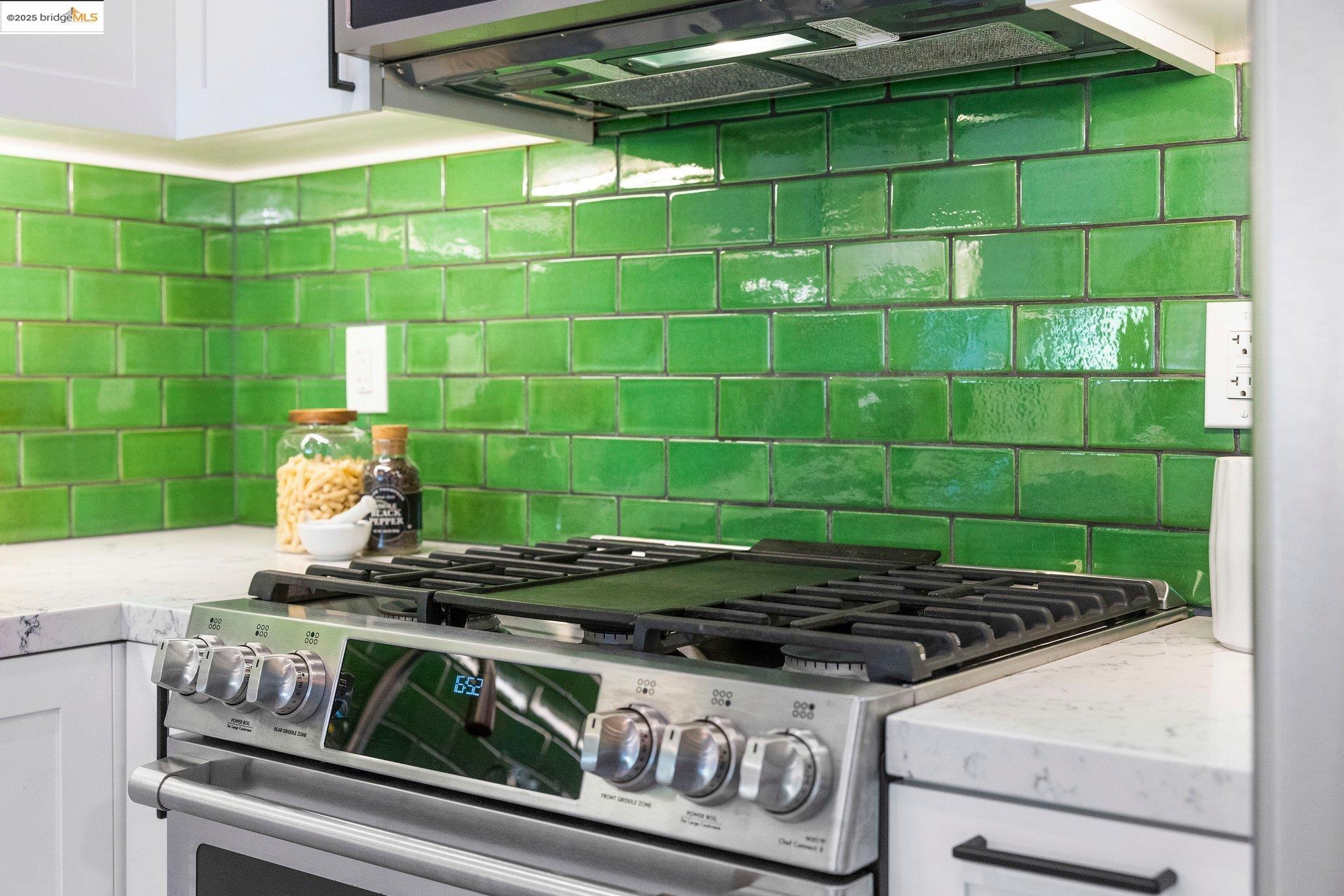 1124 Hollywood Ave # 2