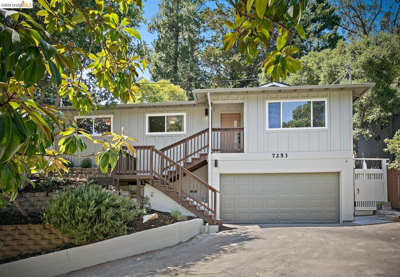 7253 Sayre Dr