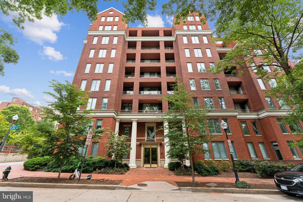 955 26th St NW #705