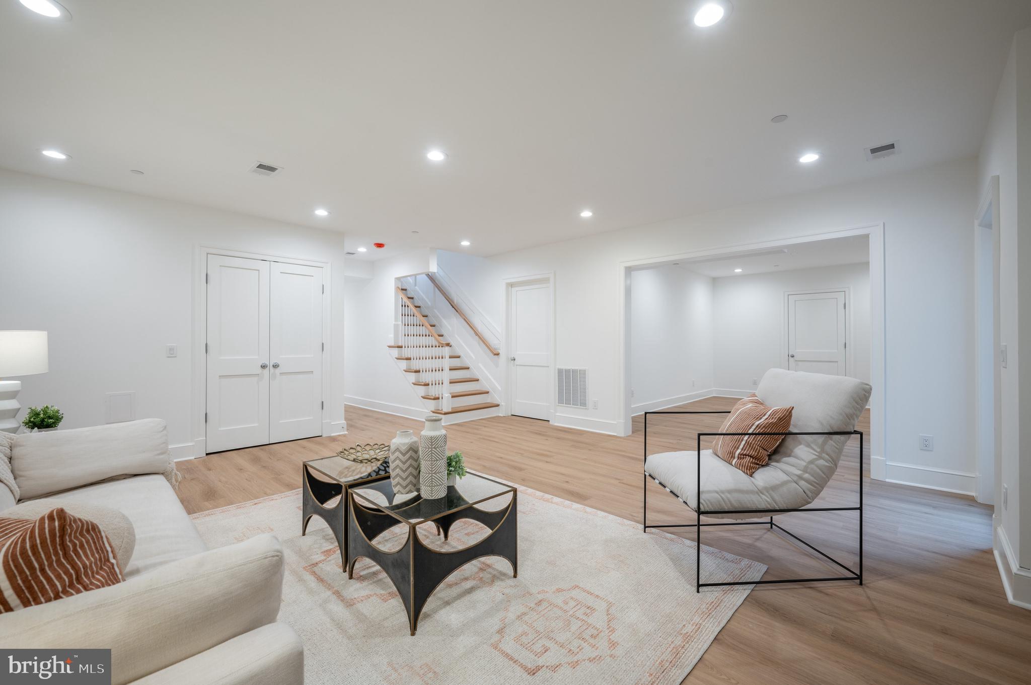 7705 Whittier Blvd