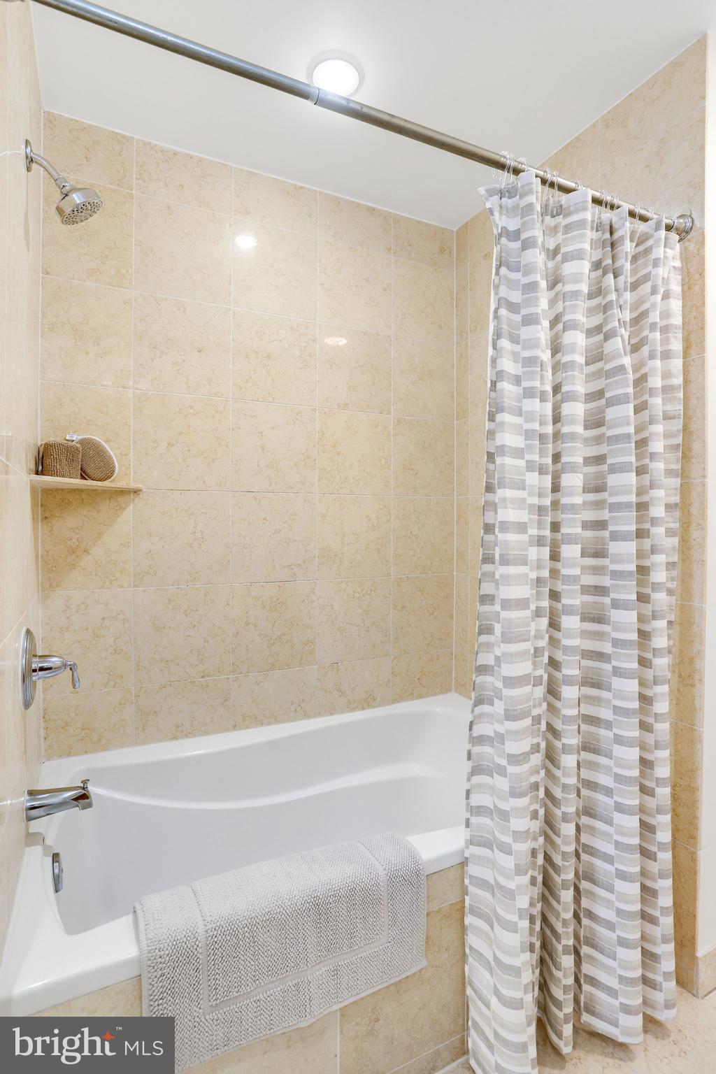 6820 Wisconsin #3008