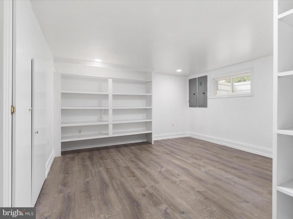 7605 Leesburg Dr