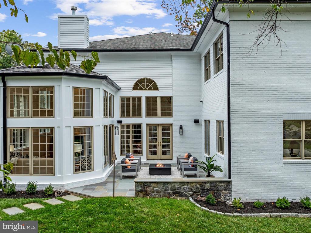 7605 Leesburg Dr