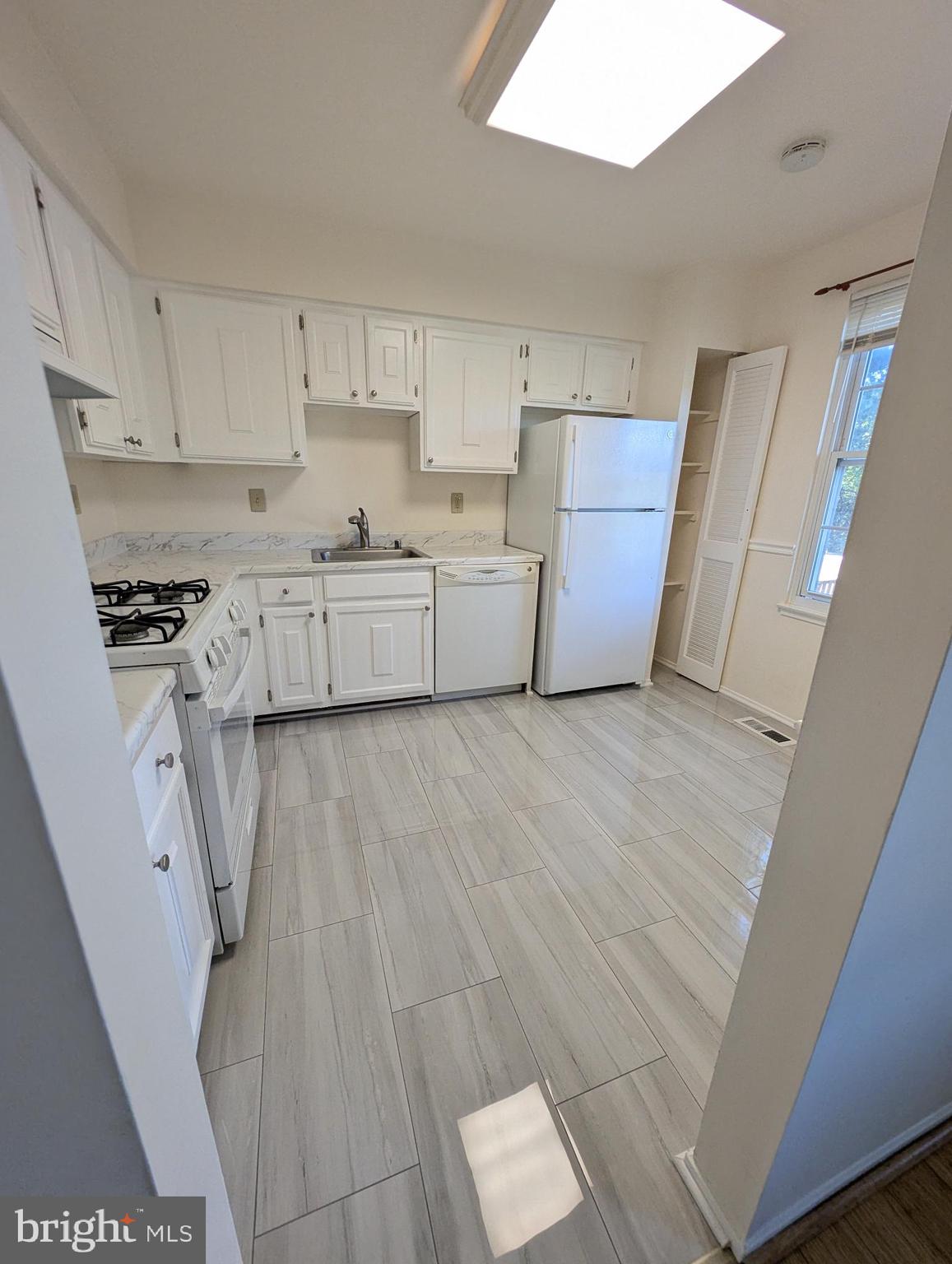 15934 INDIAN HILLS TER