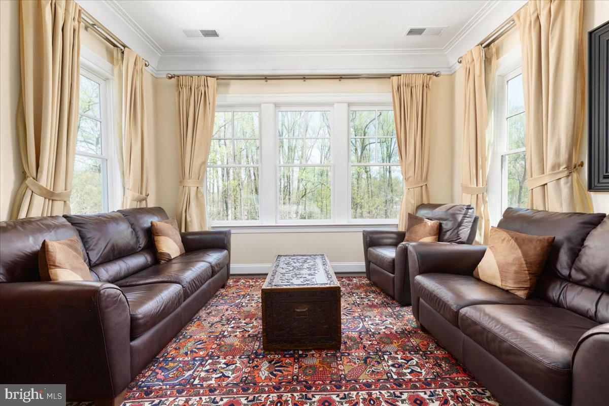 5345 Camberley Ave