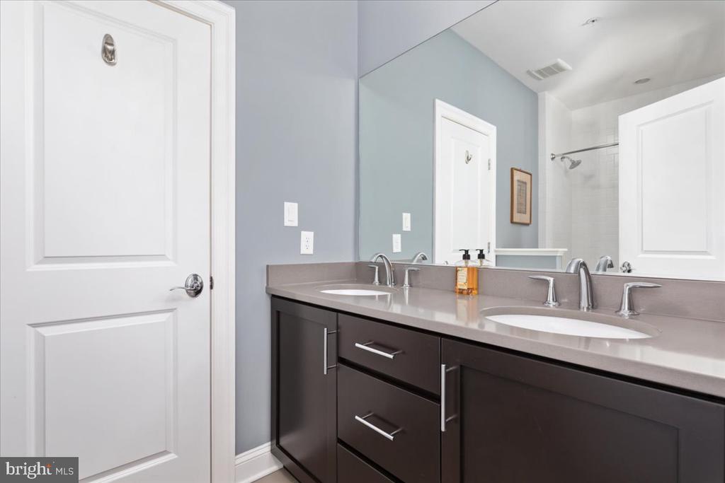 5345 Camberley Ave