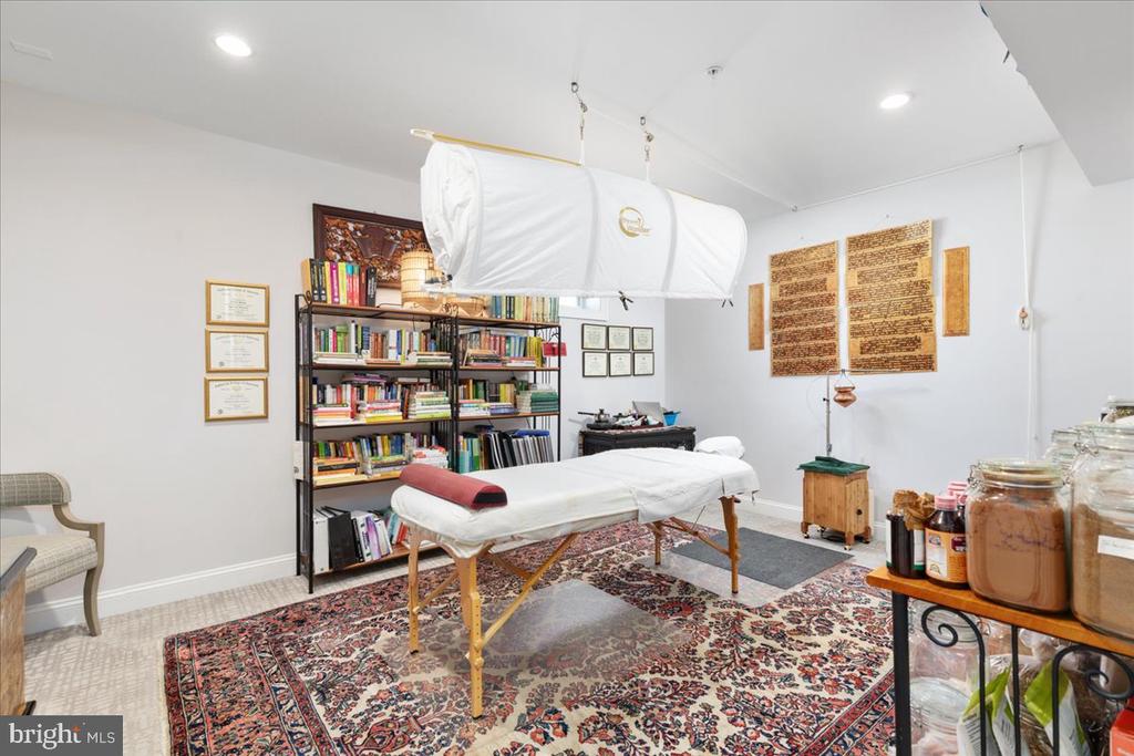 5345 Camberley Ave