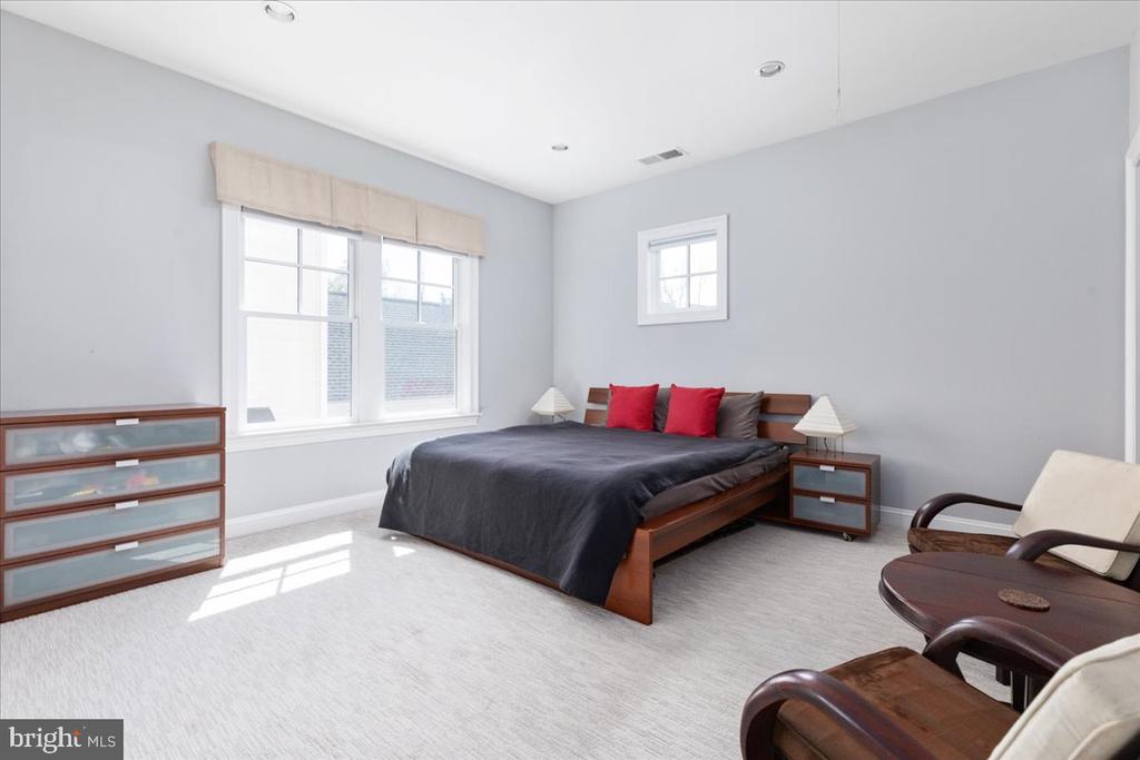 5345 Camberley Ave