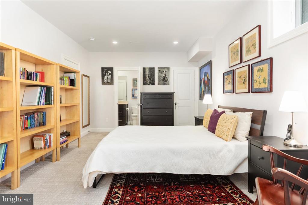 5345 Camberley Ave