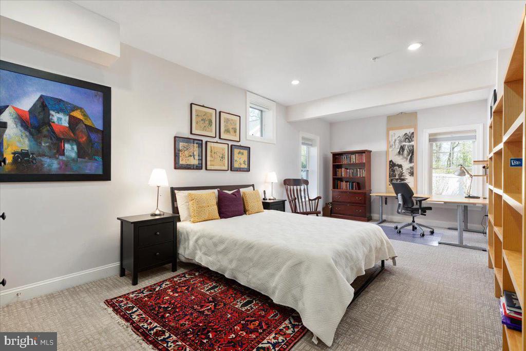 5345 Camberley Ave
