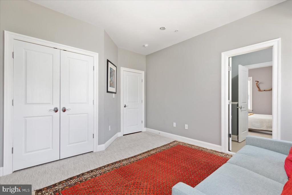 5345 Camberley Ave