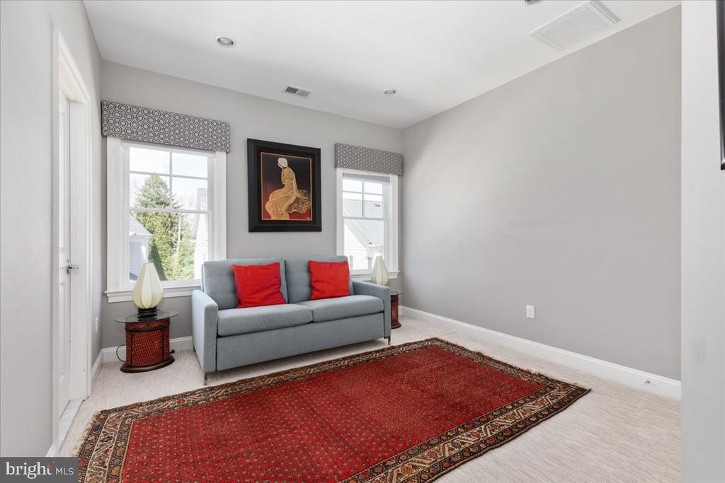5345 Camberley Ave