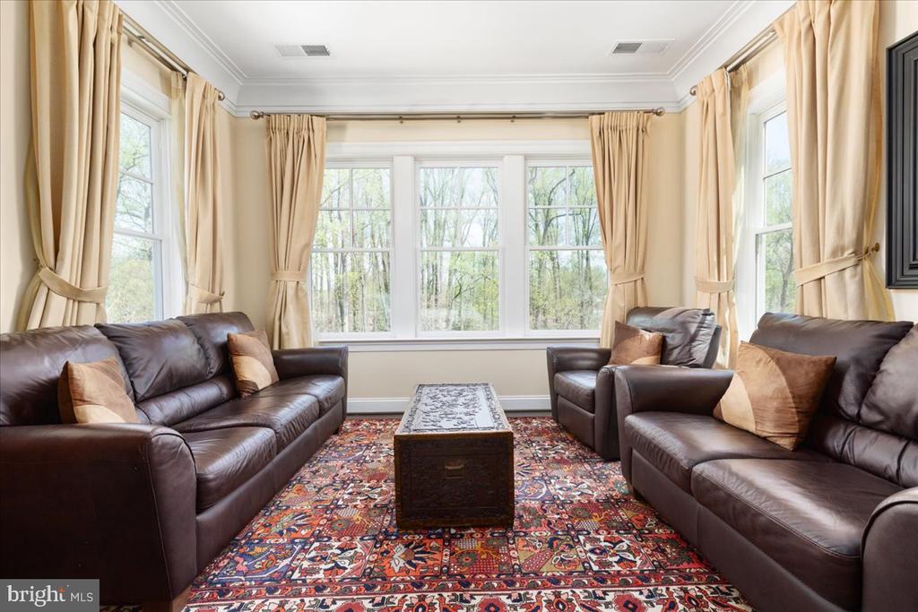 5345 Camberley Ave