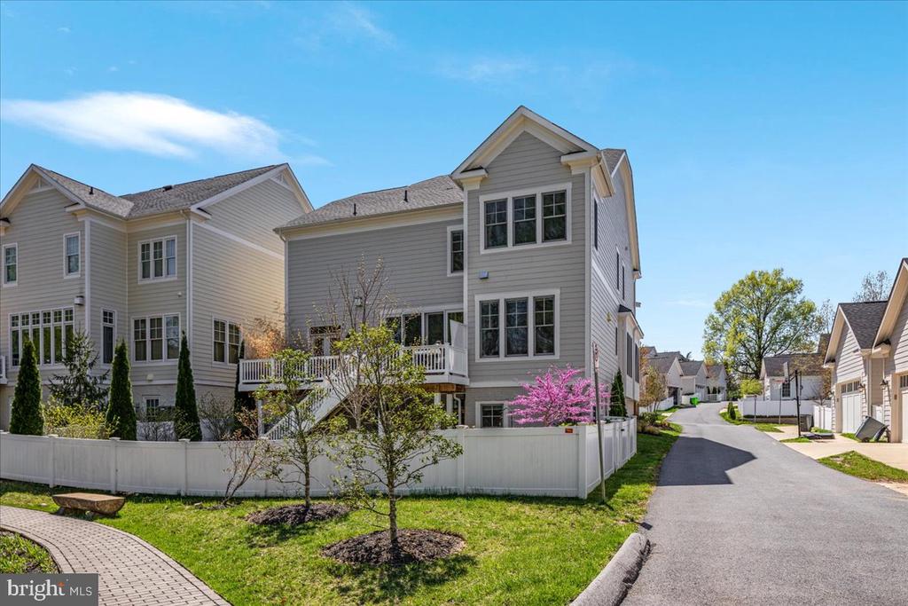 5345 Camberley Ave