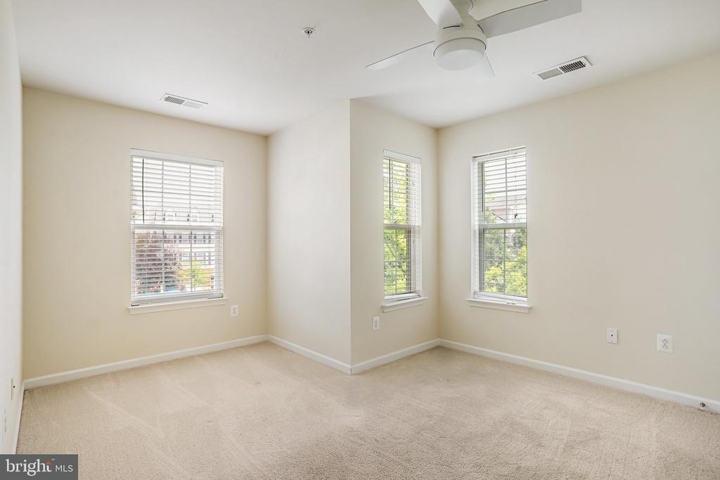 23210 ROBERTS TAVERN DRIVE 2375
