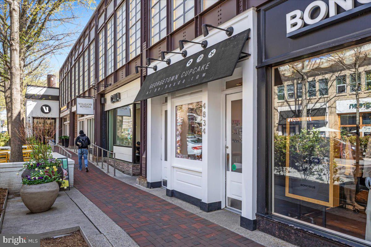 7808 WINTERBERRY PLACE