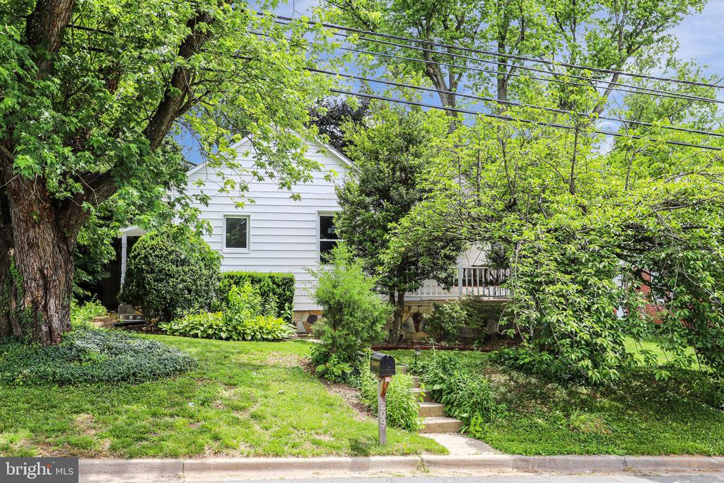 209 CEDAR AVENUE