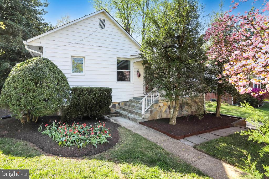 209 CEDAR AVENUE