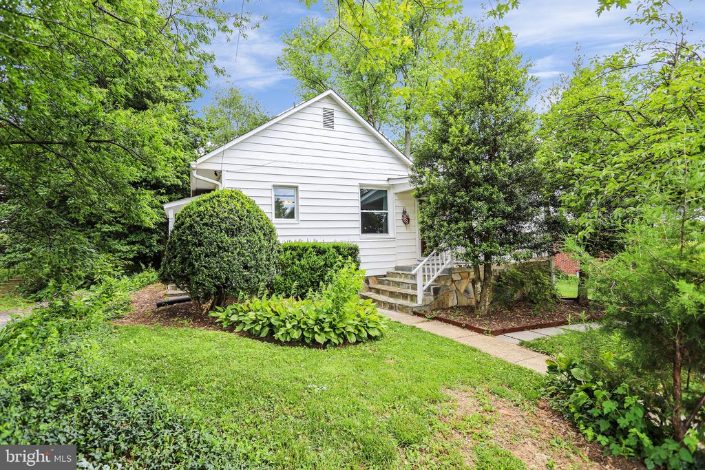 209 CEDAR AVENUE