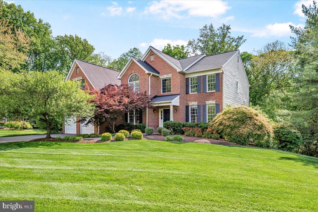 4 DEER TRAIL COURT