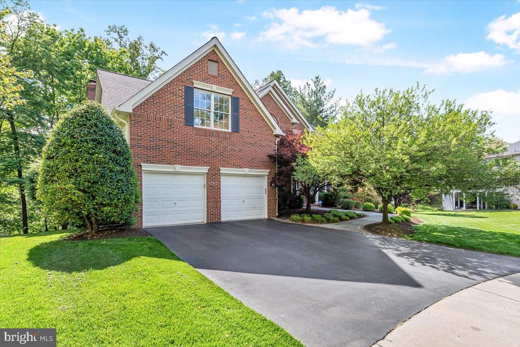 4 DEER TRAIL COURT
