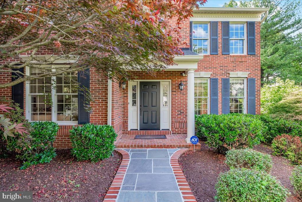 4 DEER TRAIL COURT