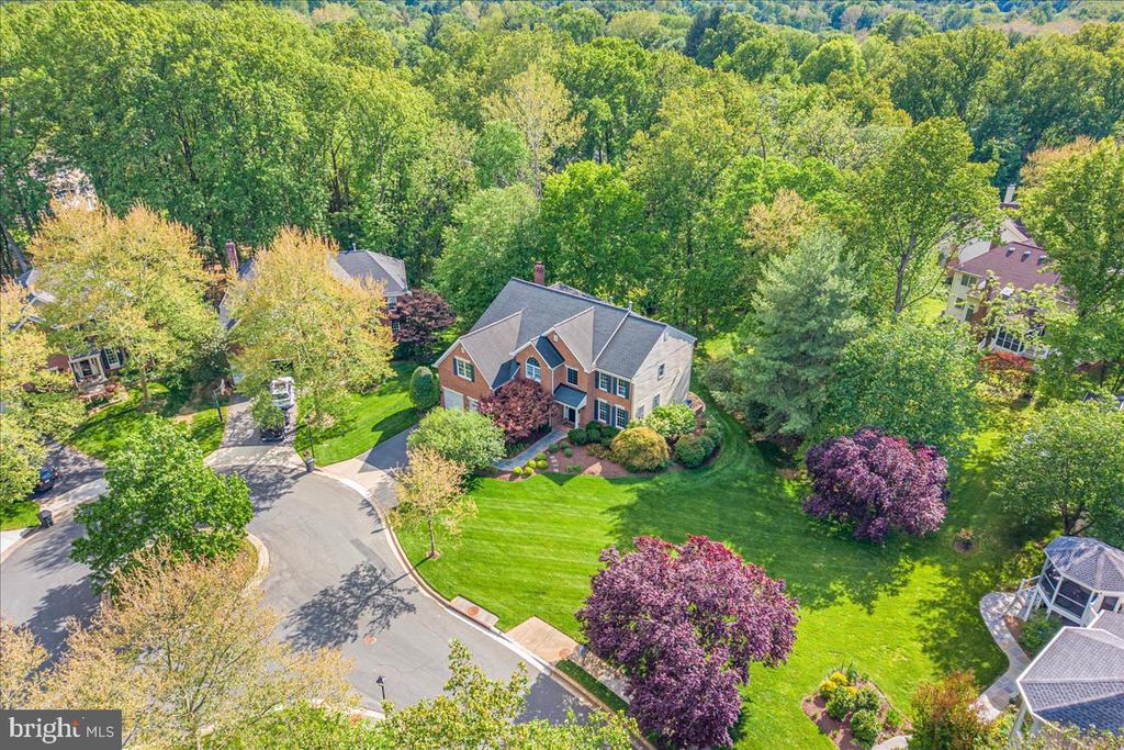 4 DEER TRAIL COURT