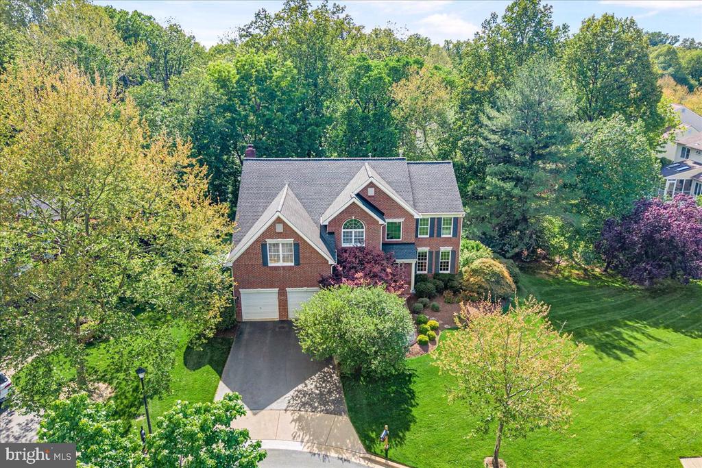 4 DEER TRAIL COURT